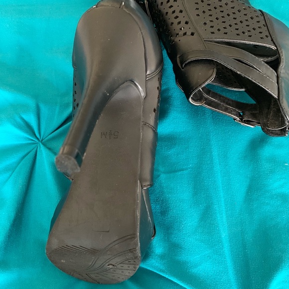 Open toe Booties - Picture 4 of 8